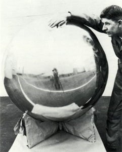 被动使用的人造卫星Lincoln Calibration Sphere 1 是一颗中空的表面光滑的铝制球体，在 1965 年发射到轨道上，被当作雷达校准的卫星使用，它没有燃料以及电池，可能是仍在「运行」的最古老的航天器