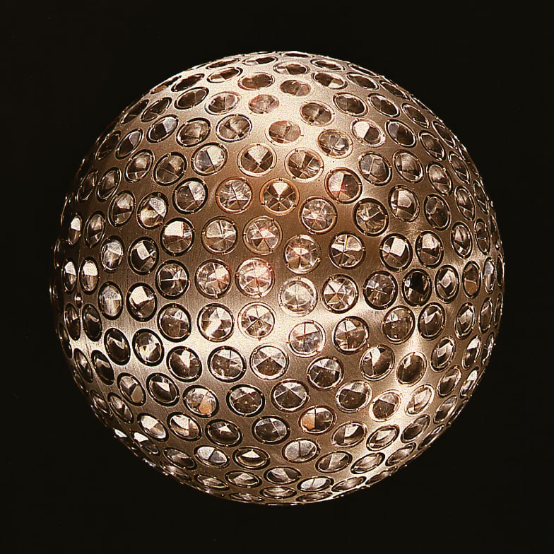 被动使用的人造卫星Lincoln Calibration Sphere 1 是一颗中空的表面光滑的铝制球体，在 1965 年发射到轨道上，被当作雷达校准的卫星使用，它没有燃料以及电池，可能是仍在「运行」的最古老的航天器