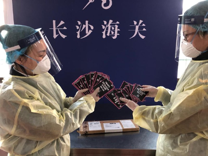 giffgaff 简介giffgaff 是一家移动虚拟运营商 (Mobile virtual network operator 简称为: MVNO) 虽然名为移动虚拟运营商，不过发行的电话卡是实体的，因为移动虚拟运营商只是表示 giffgaff 不拥有信号塔等基础设施